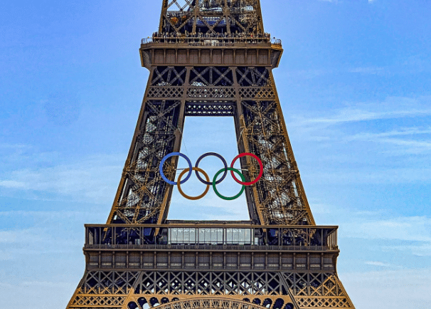 The Eiffel Tower is adorned with Olympic rings!!!